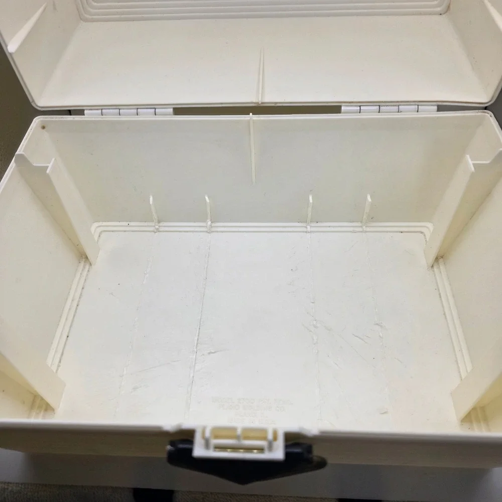 Vintage Caboodles Nail Care/ Makeup Case Cream White Ribbed 80s 90s